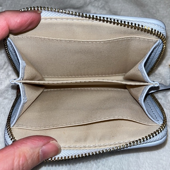 Tory Burch Light Blue Quilted Wallet EUC - Picture 8 of 11